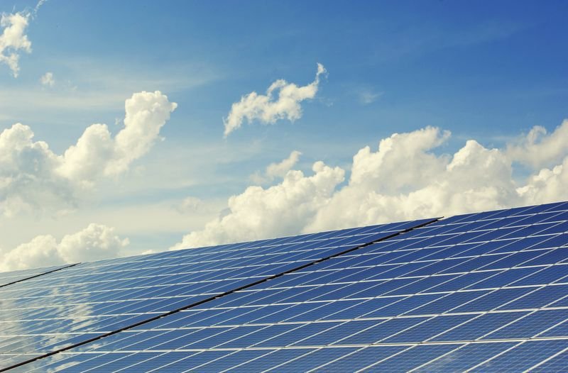 Community Solar Explained: How Renters and Homeowners Can Go Solar Without Rooftop Panels